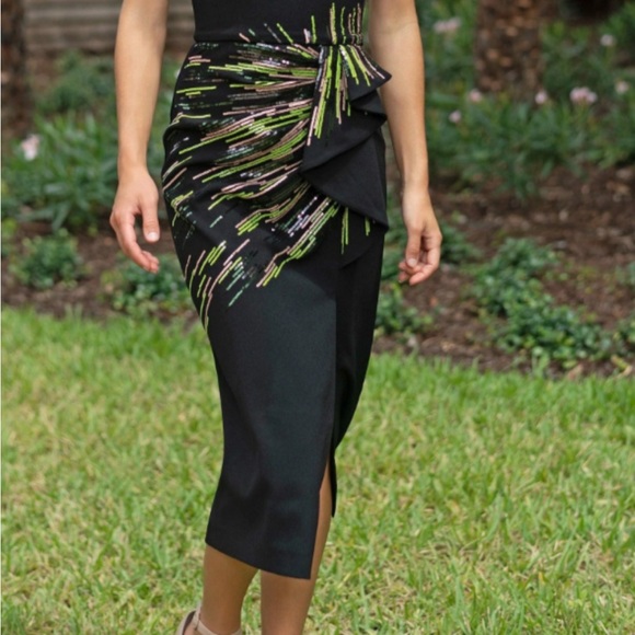 Very flattering beautiful dress for any occasion. Great for holiday season - Picture 3 of 8